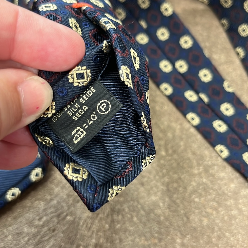 Ermenegildo Zegna Necktie 100% Silk Geometric Medallions - Picture 4 of 4